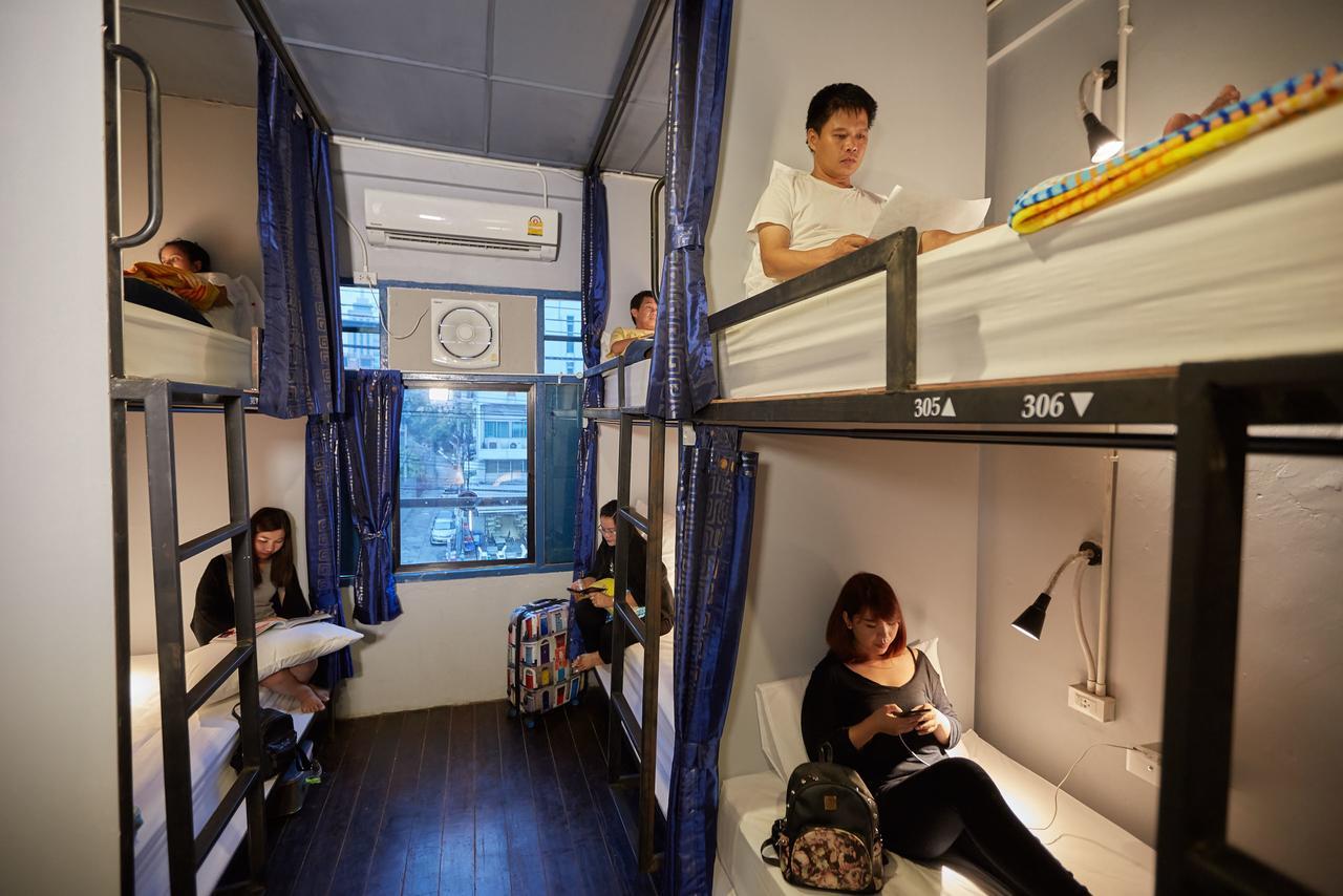 Meet Up Hostel Bangkok Bagian luar foto