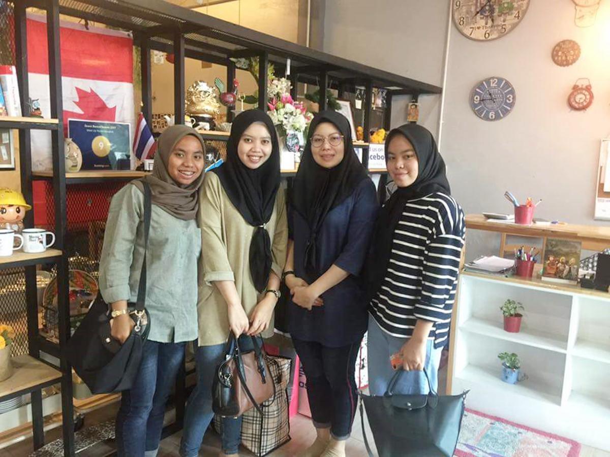 Meet Up Hostel Bangkok Bagian luar foto