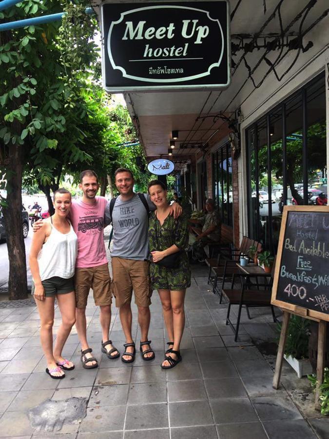 Meet Up Hostel Bangkok Bagian luar foto