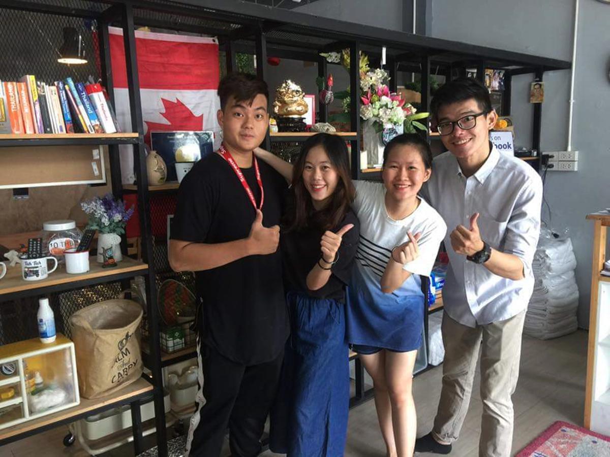 Meet Up Hostel Bangkok Bagian luar foto