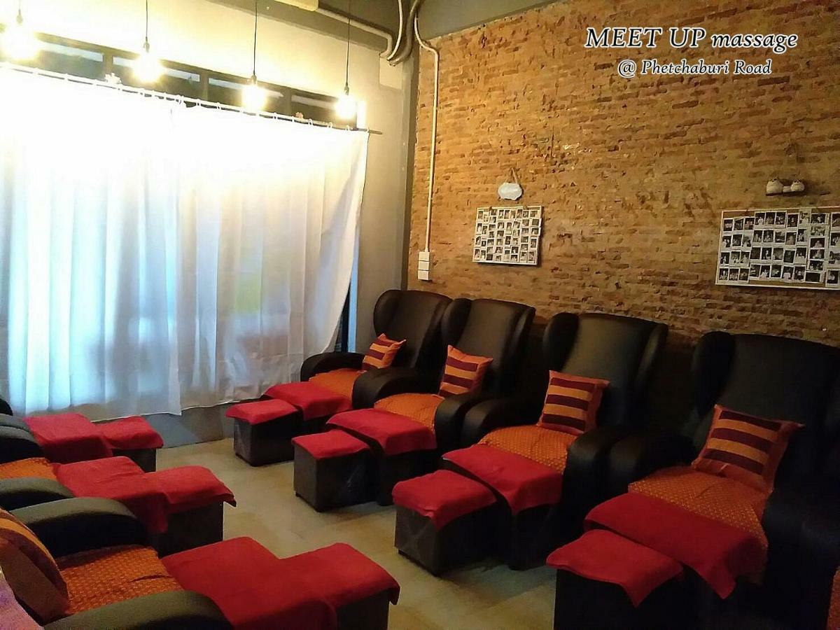 Meet Up Hostel Bangkok Bagian luar foto