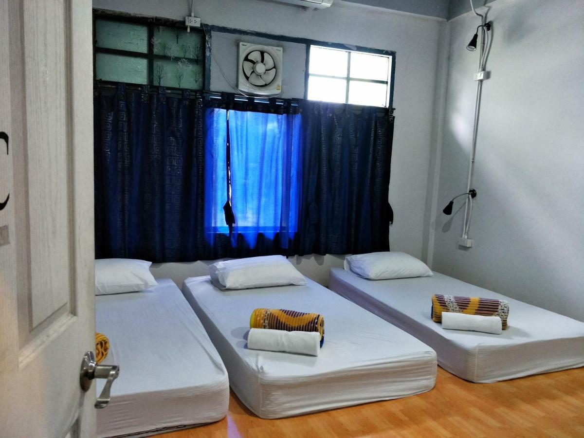 Meet Up Hostel Bangkok Bagian luar foto